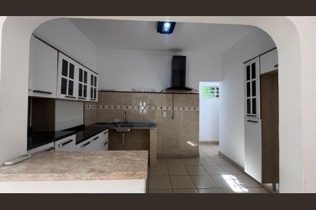 Casa à venda com 130m², 4 quartos e 4 vagas Casa à venda com 130m², 4 quartos e 4 vagasCozinha