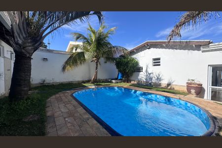 Casa à venda com 130m², 4 quartos e 4 vagas Casa à venda com 130m², 4 quartos e 4 vagasPiscina