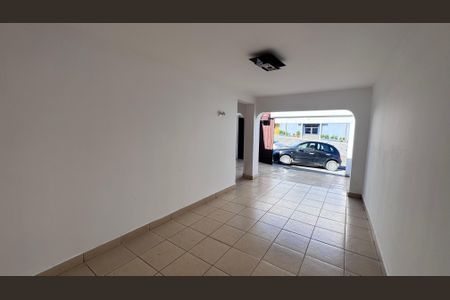 Casa à venda com 130m², 4 quartos e 4 vagas Casa à venda com 130m², 4 quartos e 4 vagasGaragem