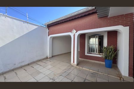 Casa à venda com 130m², 4 quartos e 4 vagas Casa à venda com 130m², 4 quartos e 4 vagasGaragem