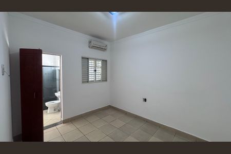 Casa à venda com 130m², 4 quartos e 4 vagas Casa à venda com 130m², 4 quartos e 4 vagasSuíte
