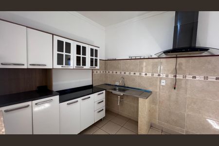 Casa à venda com 130m², 4 quartos e 4 vagas Casa à venda com 130m², 4 quartos e 4 vagasCozinha