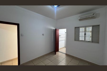 Casa à venda com 130m², 4 quartos e 4 vagas Casa à venda com 130m², 4 quartos e 4 vagasSuíte