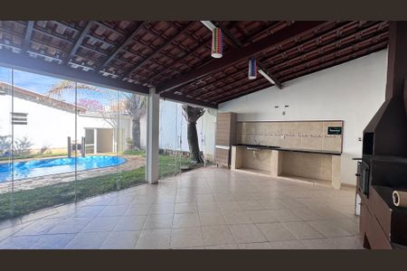 Casa à venda com 130m², 4 quartos e 4 vagas Casa à venda com 130m², 4 quartos e 4 vagasÁrea externa