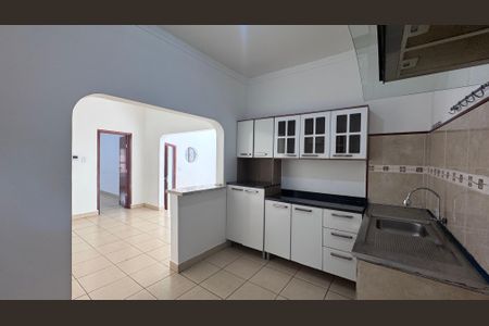 Casa à venda com 130m², 4 quartos e 4 vagas Casa à venda com 130m², 4 quartos e 4 vagasCozinha
