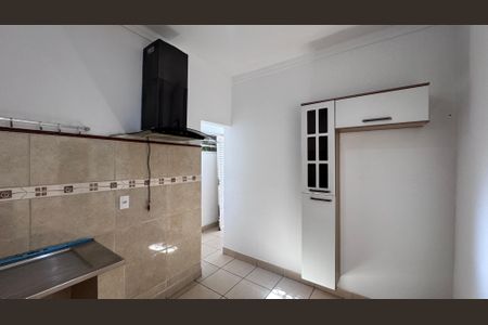 Casa à venda com 130m², 4 quartos e 4 vagas Casa à venda com 130m², 4 quartos e 4 vagasCozinha