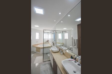 Apartamento à venda com 250m², 3 quartos e 4 vagasBanheiro da Suíte