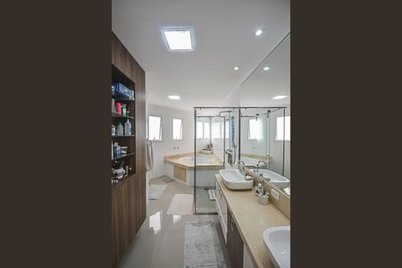 Apartamento à venda com 250m², 3 quartos e 4 vagasBanheiro da Suíte