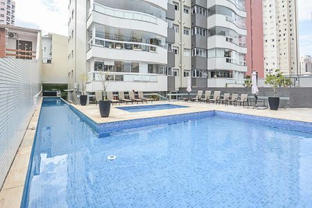 Apartamento à venda com 250m², 3 quartos e 4 vagasÁrea comum - Piscina