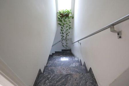 Casa para alugar com 189m², 4 quartos e 2 vagasEscada