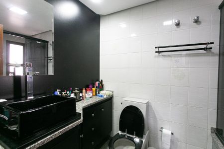 Apartamento à venda com 160m², 4 quartos e 2 vagasBanheiro da Suíte 1