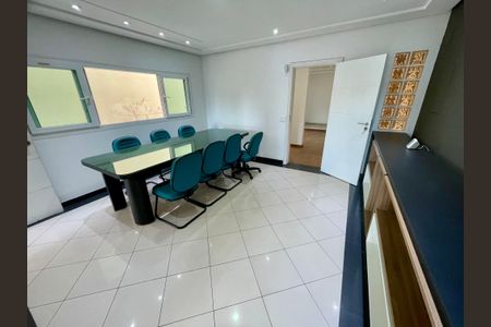 Casa à venda com 380m², 4 quartos e 4 vagas Casa à venda com 380m², 4 quartos e 4 vagasCozinha