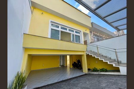 Casa à venda com 380m², 4 quartos e 4 vagas Casa à venda com 380m², 4 quartos e 4 vagasGaragem