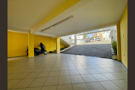 Casa à venda com 380m², 4 quartos e 4 vagas Casa à venda com 380m², 4 quartos e 4 vagasGaragem