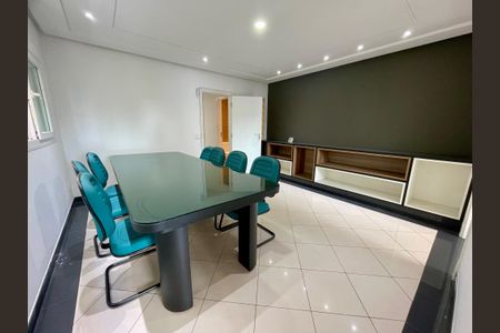 Casa à venda com 380m², 4 quartos e 4 vagas Casa à venda com 380m², 4 quartos e 4 vagasCozinha