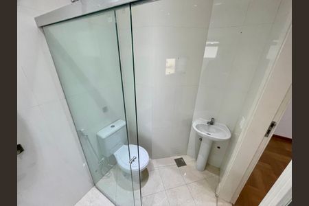 Casa à venda com 380m², 4 quartos e 4 vagas Casa à venda com 380m², 4 quartos e 4 vagasBanheiro da Suíte 1