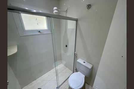 Casa à venda com 380m², 4 quartos e 4 vagas Casa à venda com 380m², 4 quartos e 4 vagasBanheiro da Suíte 1