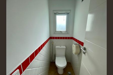 Casa à venda com 380m², 4 quartos e 4 vagas Casa à venda com 380m², 4 quartos e 4 vagasBanheiro de Serviço