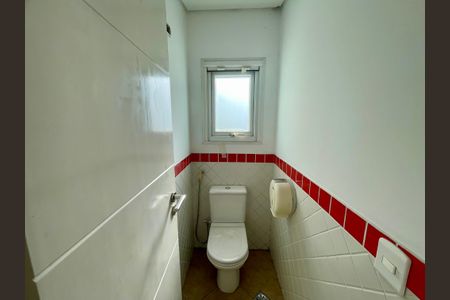 Casa à venda com 380m², 4 quartos e 4 vagas Casa à venda com 380m², 4 quartos e 4 vagasBanheiro de Serviço