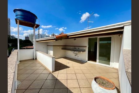 Casa à venda com 380m², 4 quartos e 4 vagas Casa à venda com 380m², 4 quartos e 4 vagasQuintal