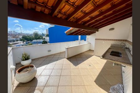 Casa à venda com 380m², 4 quartos e 4 vagas Casa à venda com 380m², 4 quartos e 4 vagasQuintal