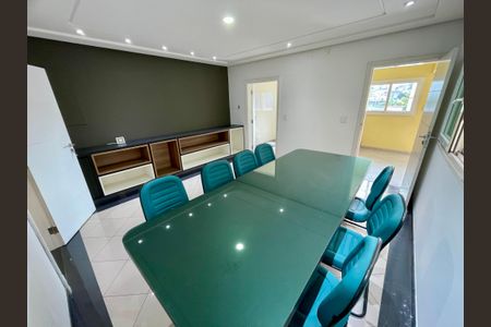 Casa à venda com 380m², 4 quartos e 4 vagas Casa à venda com 380m², 4 quartos e 4 vagasCozinha