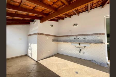 Casa à venda com 380m², 4 quartos e 4 vagas Casa à venda com 380m², 4 quartos e 4 vagasQuintal