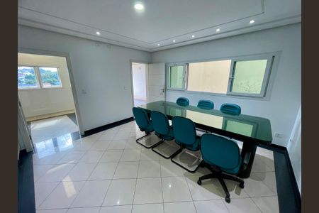 Casa à venda com 380m², 4 quartos e 4 vagas Casa à venda com 380m², 4 quartos e 4 vagasCozinha