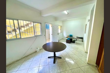 Casa à venda com 380m², 4 quartos e 4 vagas Casa à venda com 380m², 4 quartos e 4 vagasSala 3