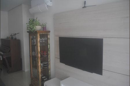 Sala de apartamento para alugar com 3 quartos, 76m² em Barreiros, São José