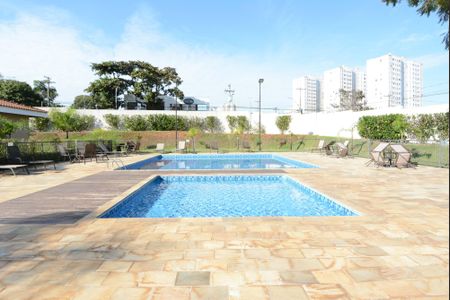 Apartamento à venda com 60m², 3 quartos e 2 vagas Apartamento à venda com 60m², 3 quartos e 2 vagasÁrea comum - Piscina