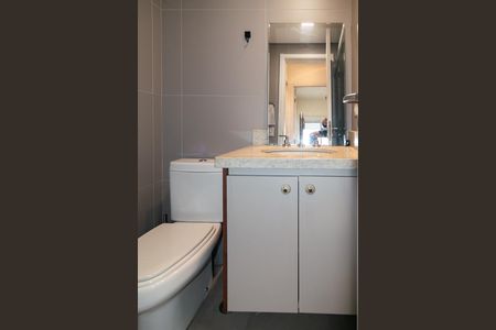 Apartamento à venda com 64m², 2 quartos e 1 vaga Apartamento à venda com 64m², 2 quartos e 1 vagaBanheiro Social