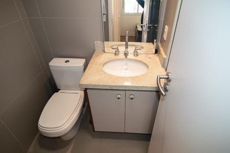 Apartamento à venda com 64m², 2 quartos e 1 vaga Apartamento à venda com 64m², 2 quartos e 1 vagaBanheiro Social