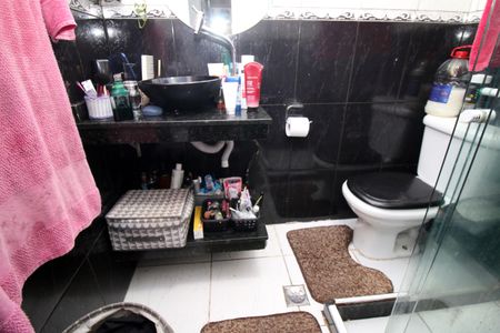 Casa de condomínio à venda com 146m², 2 quartos e 1 vagaBanheiro 2