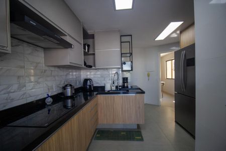Apartamento para alugar com 240m², 2 quartos e 2 vagas Apartamento para alugar com 240m², 2 quartos e 2 vagasCozinha e Área de Serviço