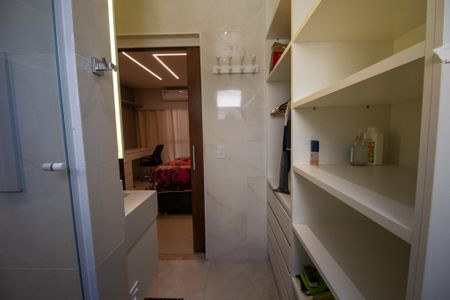 Apartamento para alugar com 240m², 2 quartos e 2 vagas Apartamento para alugar com 240m², 2 quartos e 2 vagasBanheiro da Suíte 1