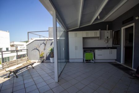 Apartamento para alugar com 240m², 2 quartos e 2 vagas Apartamento para alugar com 240m², 2 quartos e 2 vagasCozinha e Área de Serviço