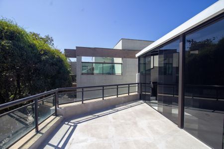 Apartamento para alugar com 240m², 2 quartos e 2 vagas Apartamento para alugar com 240m², 2 quartos e 2 vagasVaranda