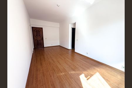 Apartamento à venda com 72m², 2 quartos e 1 vagaSala