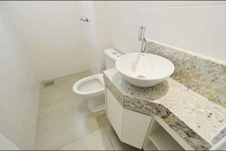 Apartamento à venda com 65m², 2 quartos e 2 vagas Apartamento à venda com 65m², 2 quartos e 2 vagasBanheiro da Suite
