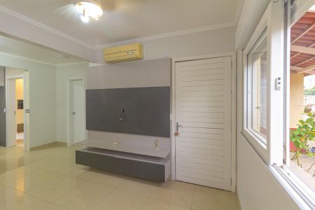 Sala de casa de condomínio à venda com 3 quartos, 92m² em Mato Grande, Canoas