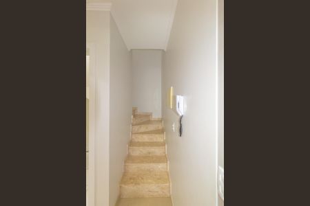 Casa de condomínio à venda com 92m², 3 quartos e 3 vagasEscada