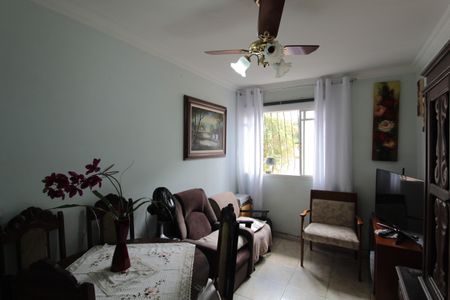 Sala de casa de condomínio à venda com 2 quartos, 45m² em São João Batista, Belo Horizonte