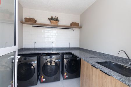 Apartamento à venda com 37m², 2 quartos e sem vaga Apartamento à venda com 37m², 2 quartos e sem vagaÁrea comum - Lavanderia