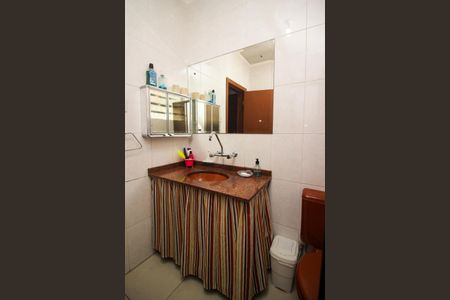 Casa à venda com 130m², 3 quartos e 3 vagas Casa à venda com 130m², 3 quartos e 3 vagasBanheiro Social