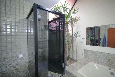 Casa à venda com 460m², 4 quartos e 4 vagasBanheiro da Suíte 1