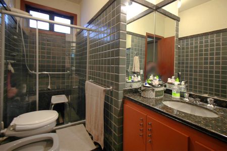 Casa à venda com 460m², 4 quartos e 4 vagasBanheiro da Suíte 2