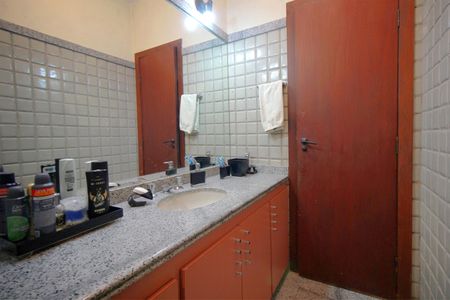 Casa à venda com 460m², 4 quartos e 4 vagasBanheiro 1