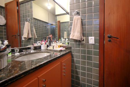 Casa à venda com 460m², 4 quartos e 4 vagasBanheiro da Suíte 2