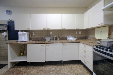 Casa à venda com 460m², 4 quartos e 4 vagasCozinha